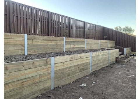 Double tier retaining in Collingwood Park - Rogers Little Loaders - 6/7