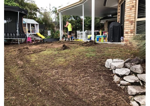 Garden beds, paving strip and full returf. - Rogers Little Loaders - 3/7