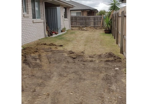 270m returf in 2 long days - Backyard - Rogers Little Loaders - 1/6