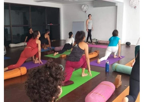 200 Hour Yoga Teacher Training in Rishikesh - 1/3