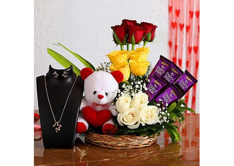 Flowers, Cakes and Gifts Delivery in Laxmi Nagar