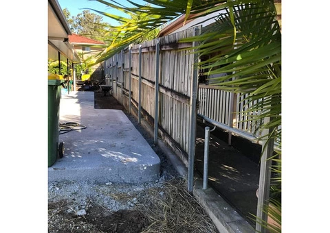 Install your Colorbond Fencing - 4/5