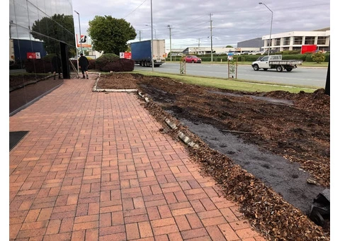Large returf for a commercial frontage - 4/6