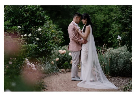 Hire Skilled and Experienced Wedding Photographer - 1/4