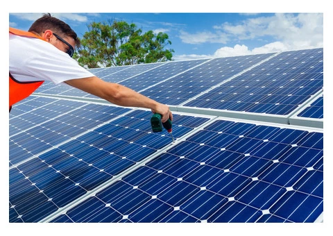 This DIY Solar Panel Moves Like a Plant – 10x More Power & 10% of the Space
