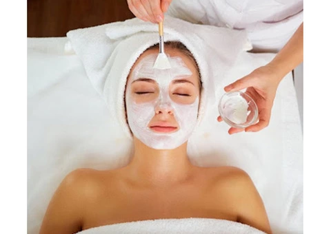 Christmas Offer! Get 30% Off on Premium Beauty Services! - 1/3