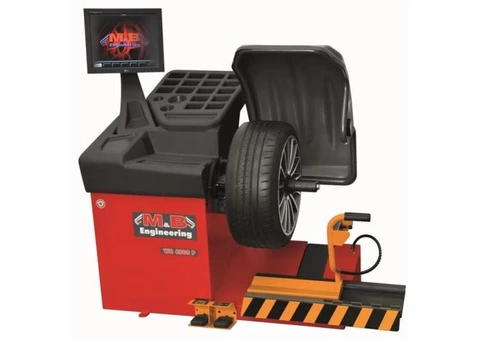 Car wheel balancing machine