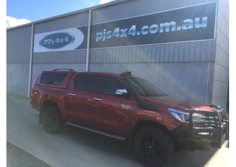 Toyota hilux with canopy