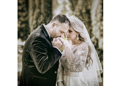 Cinematic Shooter Melbourne - Wedding Photographer & Videographer - 12/18