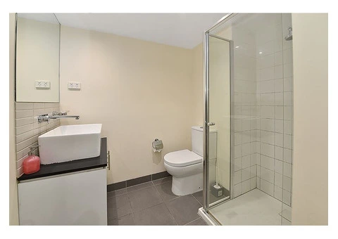 Apartment 106/8 Exploration Lane Melbourne CBD - 10/15