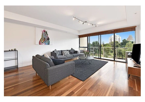 Apartment 61   33 La Trobe Street Melbourne CBD - 2/20