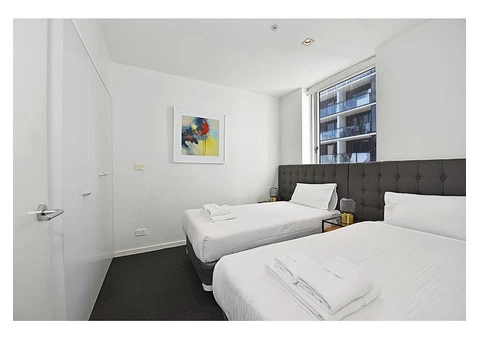 Apartment 1702   68 LaTrobe Street Melbourne CBD - 6/19