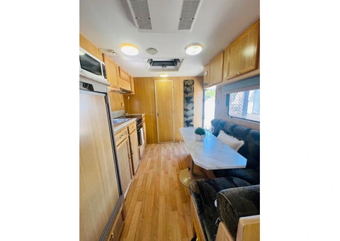 2OO6 Compass Caravan 21ft long - 10/21