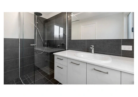 Elevate Your Bathroom Aesthetics with the Top Glass Company in Australia