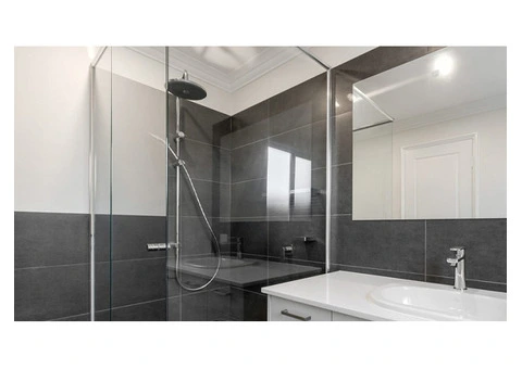 Transform Your Bathroom with the Custom Glass Shower Screens by MOR Glass