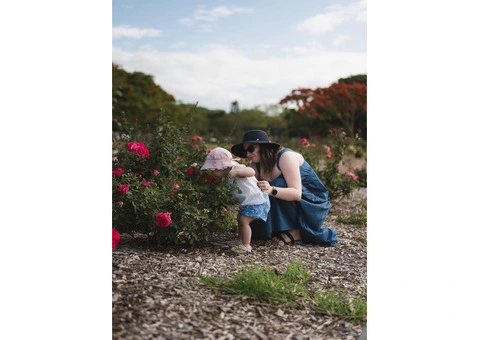 Looking Professional Photographer in Brisbane - 3/4