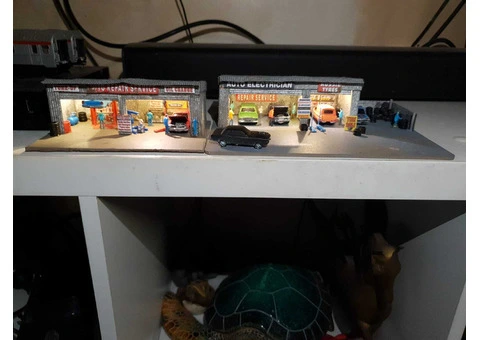 HO scale- Aussie train set Wooden buildings with lights and ho size holdens, fords, valiants etc - 2/18