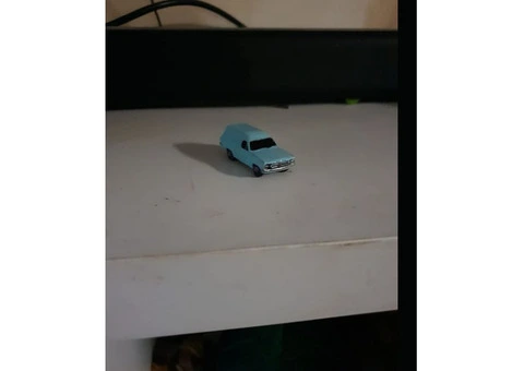 HO scale- Aussie train set Wooden buildings with lights and ho size holdens, fords, valiants etc - 3/18