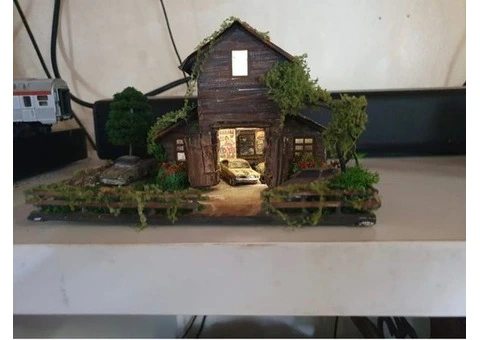 HO scale- Aussie train set Wooden buildings with lights and ho size holdens, fords, valiants etc - 5/18