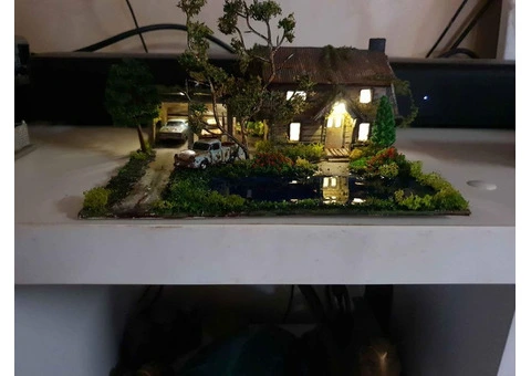 HO scale- Aussie train set Wooden buildings with lights and ho size holdens, fords, valiants etc - 6/18