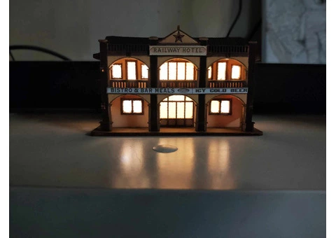 HO scale- Aussie train set Wooden buildings with lights and ho size holdens, fords, valiants etc - 13/18