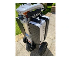 Electric mobility scooter