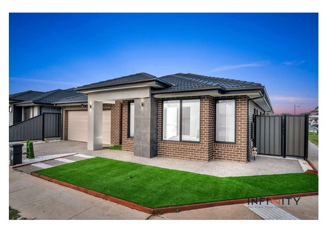 Contemporary Elegance: A Modern Family Retreat - 1/23