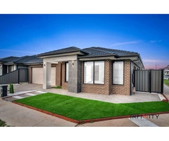 Contemporary Elegance: A Modern Family Retreat