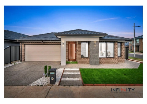 Contemporary Elegance: A Modern Family Retreat - 3/23