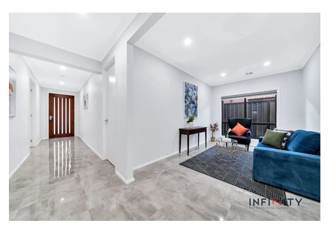 Contemporary Elegance: A Modern Family Retreat - 4/23