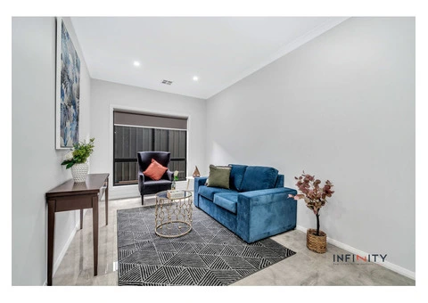 Contemporary Elegance: A Modern Family Retreat - 5/23