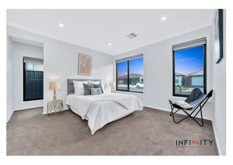 Contemporary Elegance: A Modern Family Retreat - 7/23