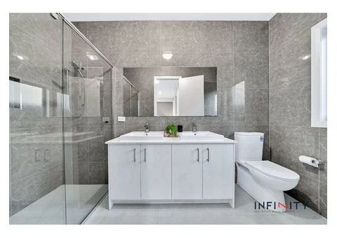 Contemporary Elegance: A Modern Family Retreat - 8/23