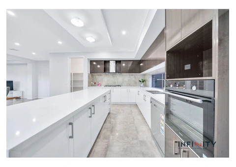 Contemporary Elegance: A Modern Family Retreat - 10/23