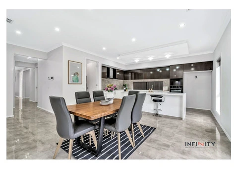 Contemporary Elegance: A Modern Family Retreat - 12/23