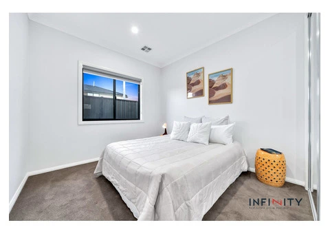 Contemporary Elegance: A Modern Family Retreat - 20/23