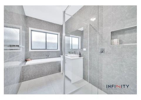 Contemporary Elegance: A Modern Family Retreat - 22/23