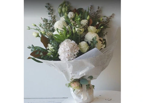 Sympathy flowers Melbourne Australia