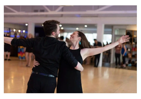Salsa & Latin Dance Lessons at QuickSteps - 2/5