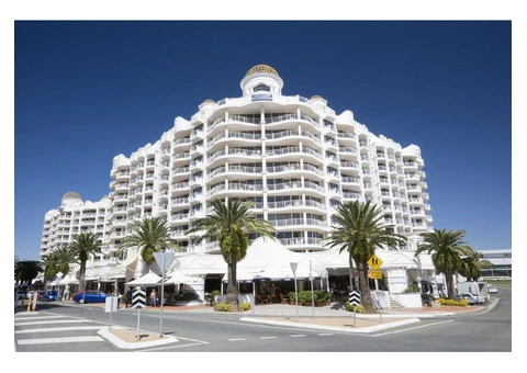 Broadbeach Holiday Accommodation | Phoenician Resort
