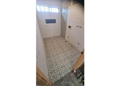 Bathroom Tiler - 5/8