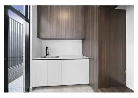 Carrara marble Adelaide