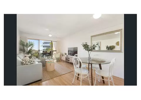 Ideal location opposite Mooloolaba beach - 2/9