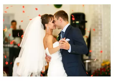 Hire The Perfect Melbourne DJ For Your Wedding