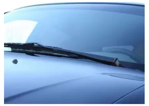 Competitive Windscreens: Expert Mobile Windscreen Replacement - 3/4