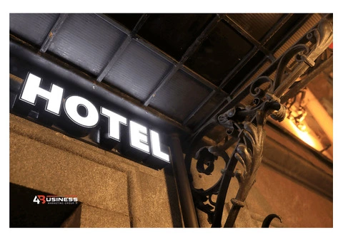 8 Key Benefits of Outdoor Signage for Business Growth