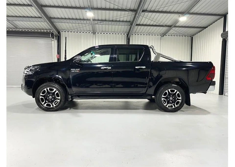 2023 Toyota Hilux SR5 Cab Chassis Automatic - 5/14
