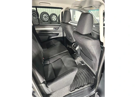 2023 Toyota Hilux SR5 Cab Chassis Automatic - 12/14