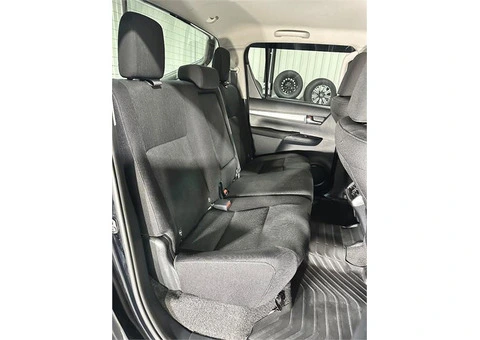 2023 Toyota Hilux SR5 Cab Chassis Automatic - 13/14