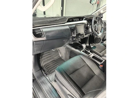 2023 Toyota Hilux SR5 Cab Chassis Automatic - 14/14